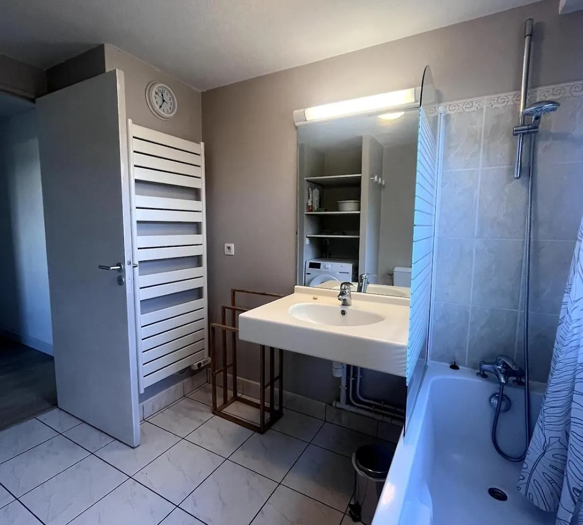 Vannes 2 Rooms With Balcony 2 To 4 People 0*,  France